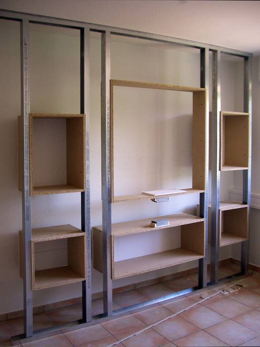 Wände mit integriertem Stauraum